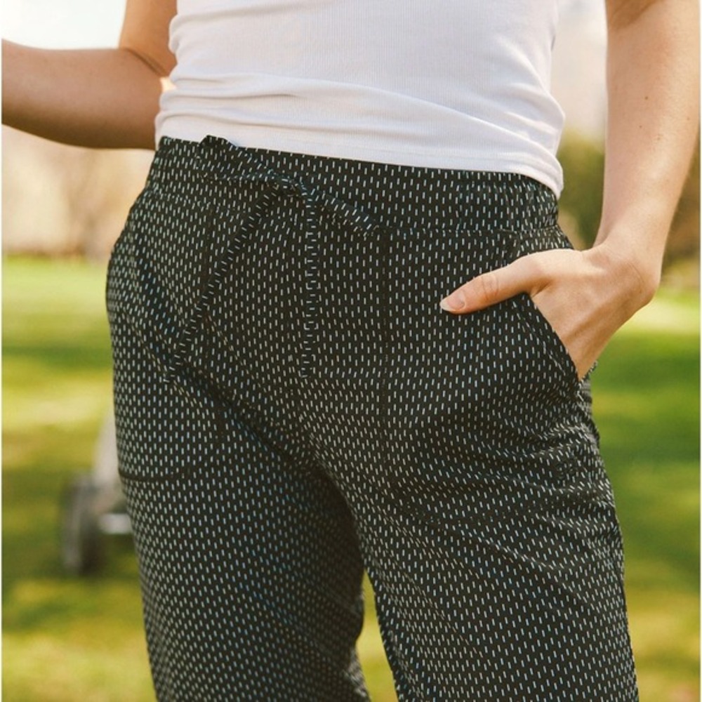 Albion Fit Jetset Jogger Pants Size Medium Petite Black White Comfort Athleisure - Picture 3 of 10
